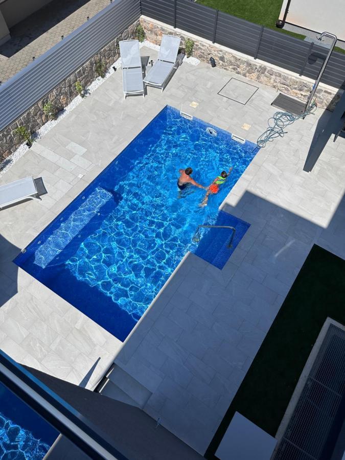 Luxury Apartments Marty Малинска Екстериор снимка