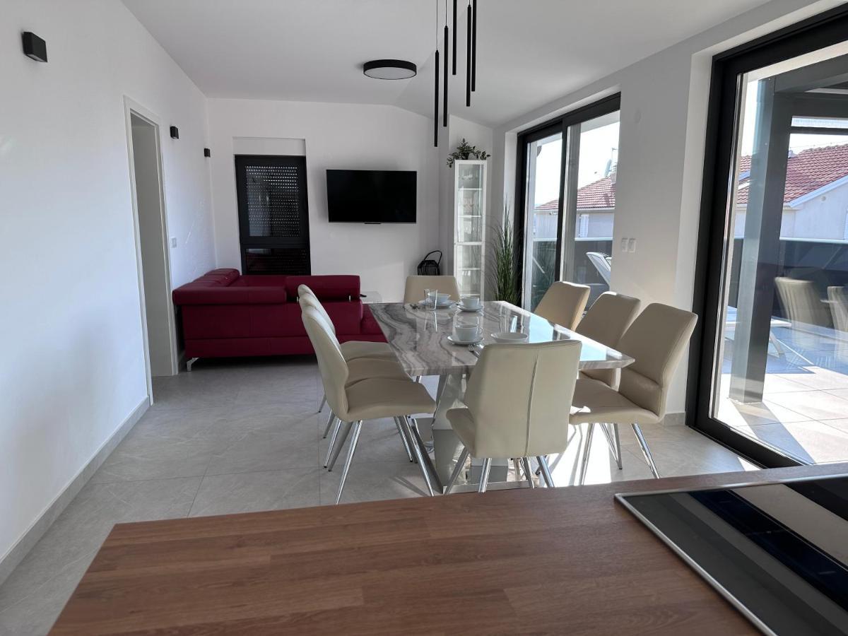 Luxury Apartments Marty Малинска Екстериор снимка
