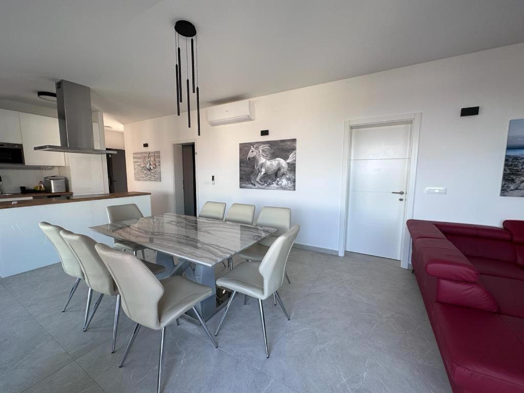 Luxury Apartments Marty Малинска Екстериор снимка