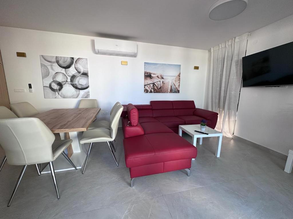 Luxury Apartments Marty Малинска Екстериор снимка