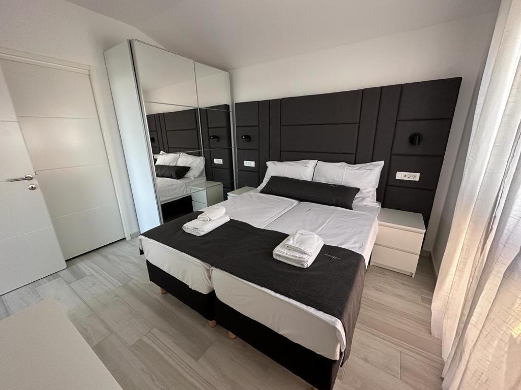 Luxury Apartments Marty Малинска Екстериор снимка